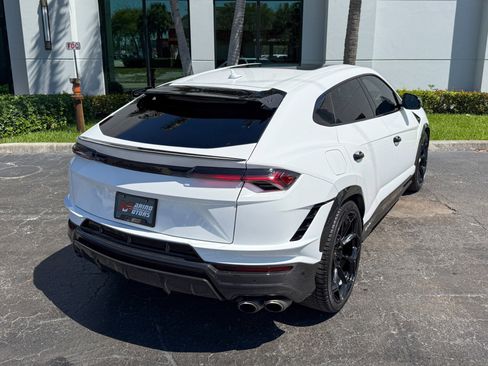 Used 2023 Lamborghini Urus Performante AWD/4WD image 11