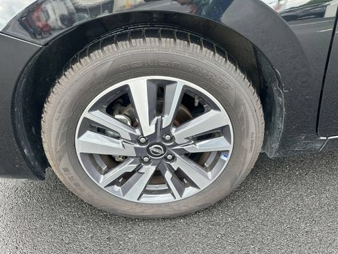 Used 2023 Nissan Versa SV FWD image 12
