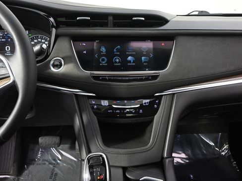 Used 2017 Cadillac XT5 Platinum w/ Driver Assist Package AWD/4WD image 27