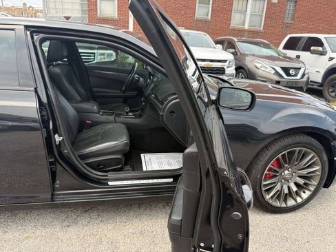Used 2014 Chrysler 300 C RWD image 18