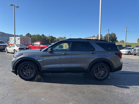Used 2025 Ford Explorer ST-Line w/ ST-Line Street Pack image 6