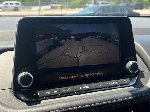 Used 2025 Nissan Rogue SV FWD image 26