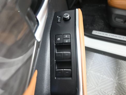 Used 2025 Toyota Highlander Platinum AWD/4WD image 20