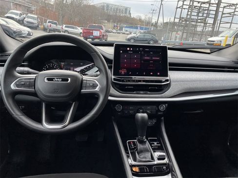 Used 2023 Jeep Compass Sport image 15