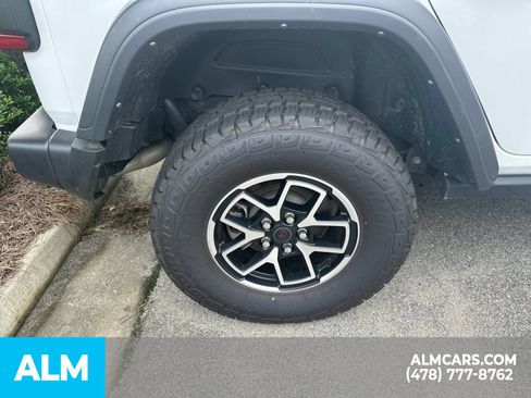 Used 2025 Jeep Wrangler Unlimited Rubicon AWD/4WD image 12