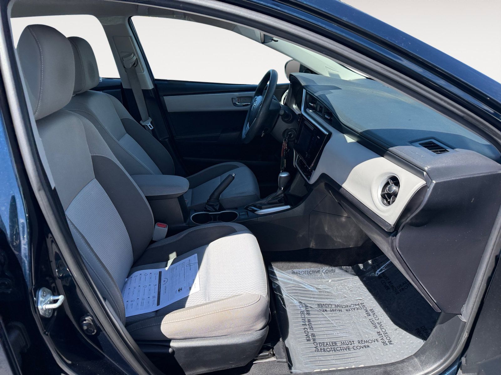 Used 2017 Toyota Corolla LE FWD image 19