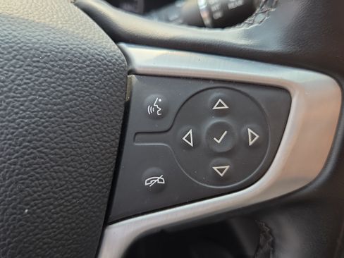 Used 2023 GMC Acadia SLT FWD image 30