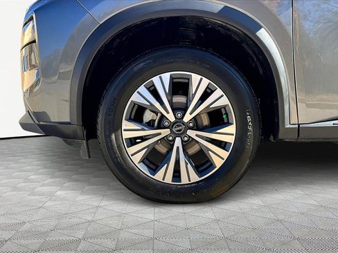 Used 2023 Nissan Rogue SV image 9