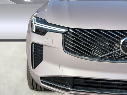 New 2026 Volvo XC90 B5 Plus w/ Protection Package Premier AWD/4WD image 11