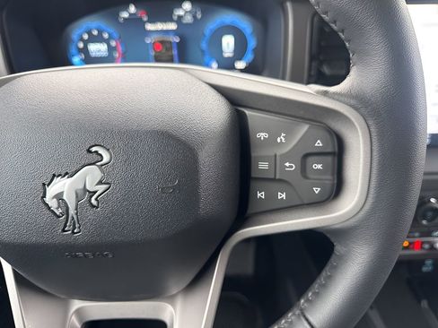 Used 2025 Ford Bronco Badlands image 14