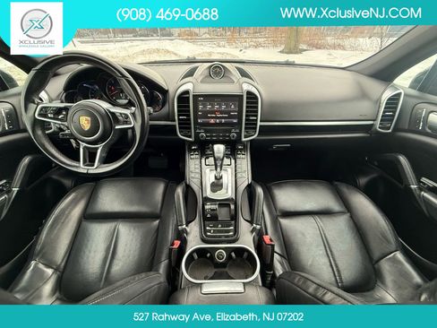 Used 2017 Porsche Cayenne Platinum Edition image 22