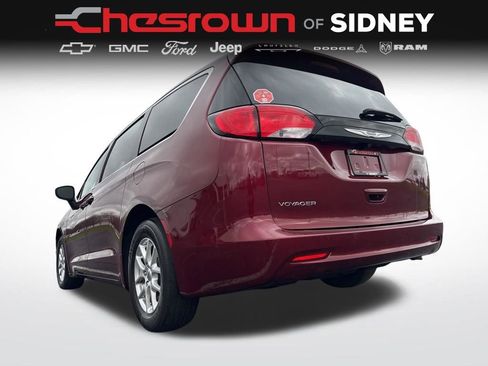 Used 2023 Chrysler Voyager LX image 10