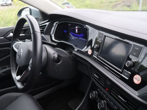Used 2024 Volkswagen Jetta SE FWD image 12
