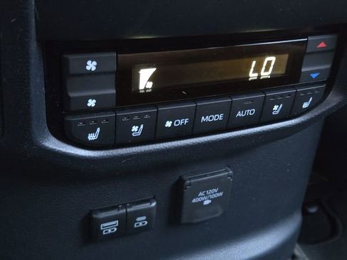 Used 2024 Toyota Sequoia Platinum AWD/4WD image 11