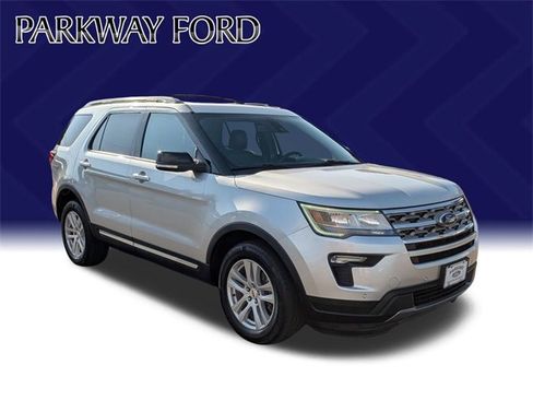 Used 2018 Ford Explorer XLT w/ Equipment Group 202A image 3