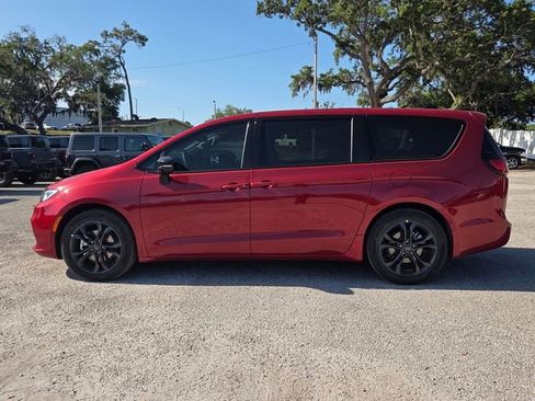 New 2026 Chrysler Pacifica Select FWD image 4