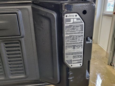 Used 2021 Jeep Wrangler Unlimited Sahara AWD/4WD image 87