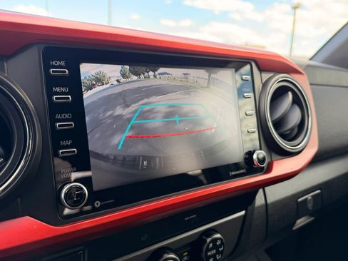 Used 2020 Toyota Tacoma TRD Off-Road AWD/4WD image 32