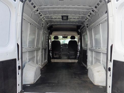 Used 2025 RAM ProMaster 2500 w/ Convenience Group FWD image 4