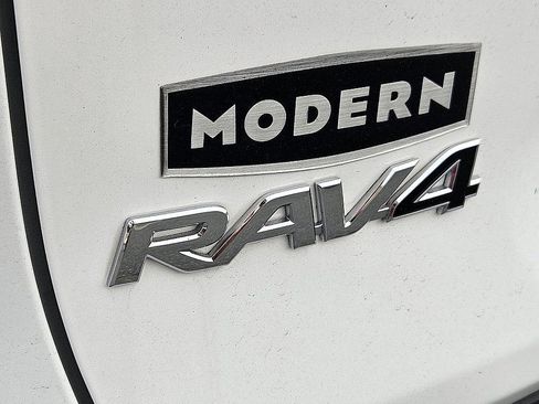 Used 2025 Toyota RAV4 XLE image 12