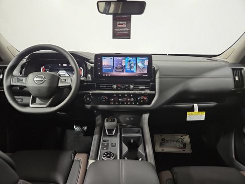 New 2026 Nissan Pathfinder Platinum AWD/4WD image 12