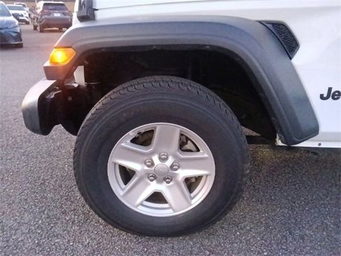 Used 2023 Jeep Gladiator Sport image 10