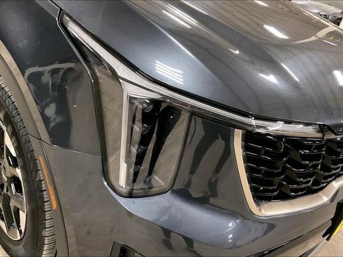 Used 2024 Kia Sorento S image 27