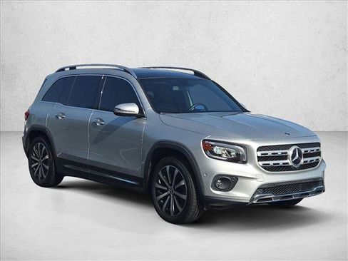 Used 2020 Mercedes-Benz GLB 250 4MATIC image 3