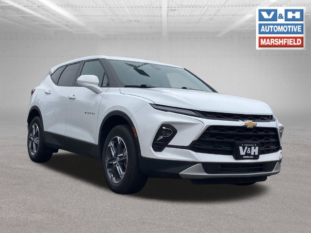 Used 2025 Chevrolet Blazer LT AWD/4WD image 1