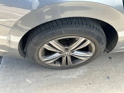 Used 2023 Volkswagen Jetta SE FWD image 7