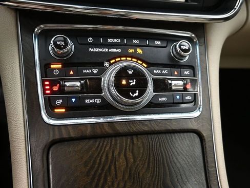 Used 2017 Lincoln Continental Select w/ Climate Package image 18