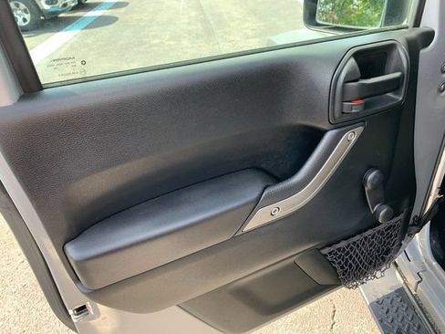 Used 2018 Jeep Wrangler Sport AWD/4WD image 19