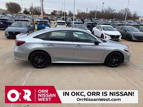 Used 2025 Honda Civic Sport image 6