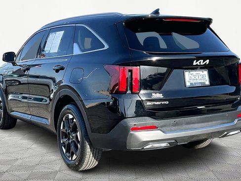 Used 2024 Kia Sorento S image 13