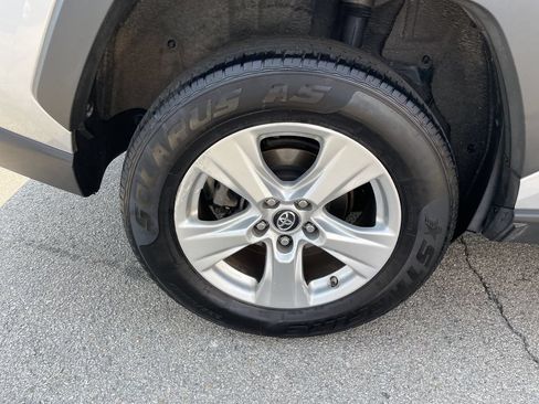 Used 2019 Toyota RAV4 XLE AWD/4WD image 12