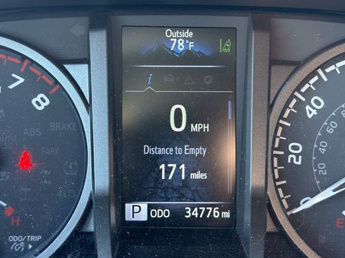 Used 2022 Toyota Tacoma TRD Sport w/ Technology Package image 2