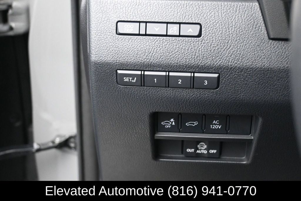 Used 2025 Lexus GX 550 w/ Accessory Package (2T) AWD/4WD image 21