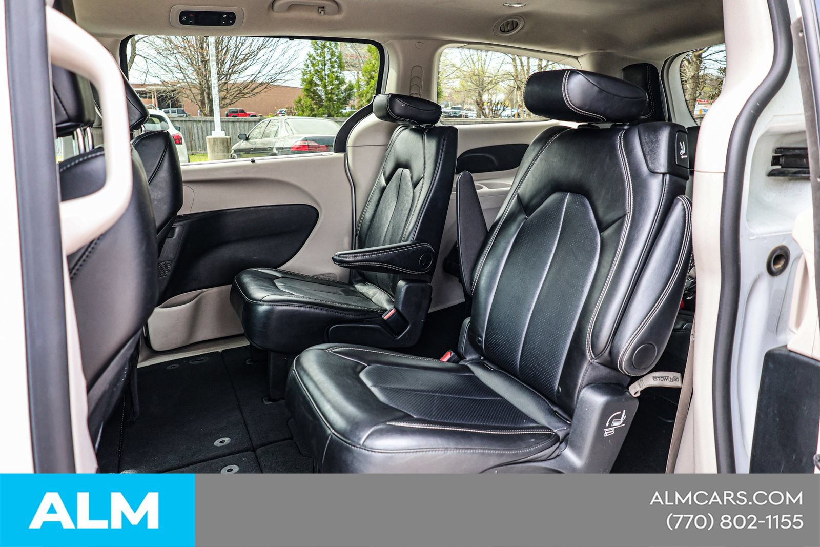 Used 2024 Chrysler Pacifica Touring-L FWD image 18
