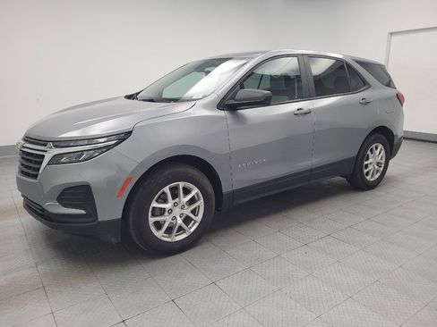 Used 2023 Chevrolet Equinox LS w/ LS Convenience Package FWD image 2