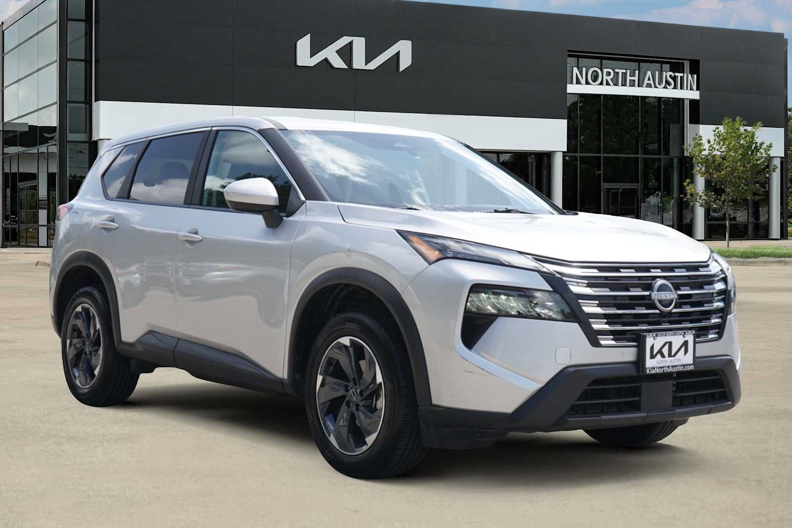 Used 2025 Nissan Rogue SV FWD image 6