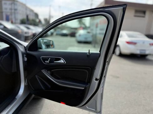 Used 2018 Mercedes-Benz GLA 250 w/ Premium Package image 37