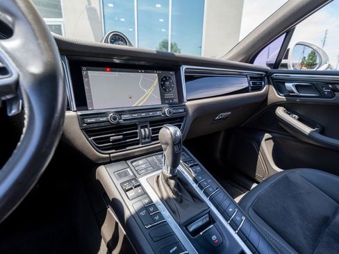 Used 2019 Porsche Macan AWD/4WD image 36