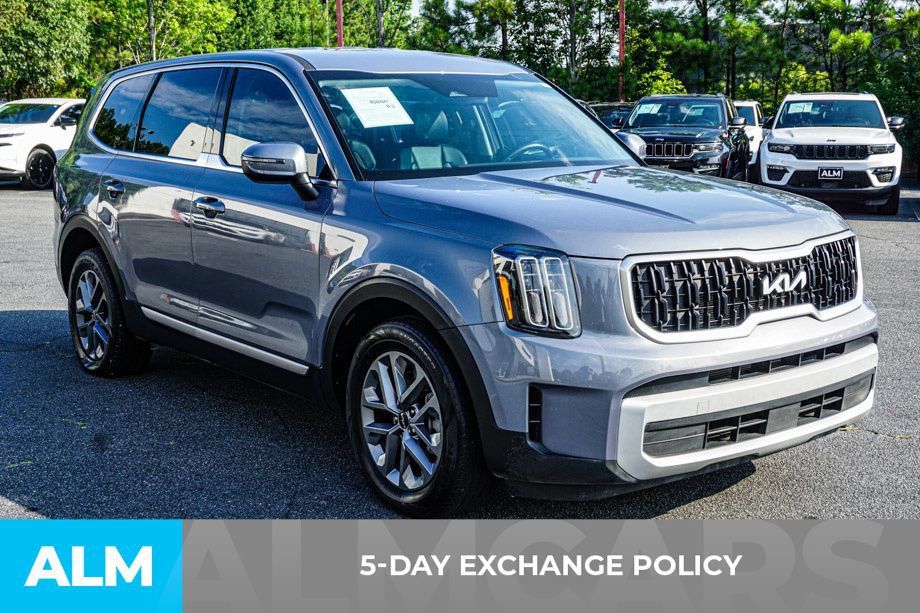 Used 2024 Kia Telluride LX FWD image 3