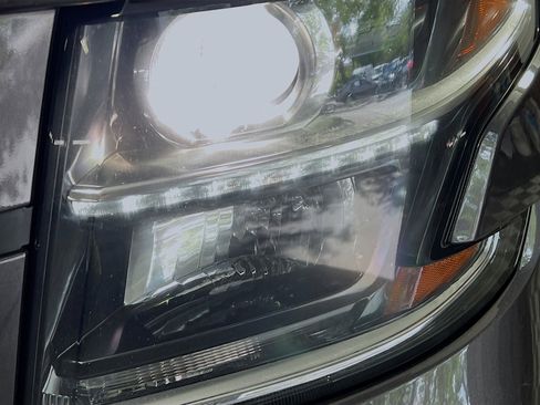 Used 2018 Chevrolet Tahoe Premier AWD/4WD image 12
