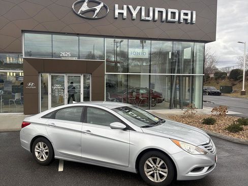 Used 2013 Hyundai Sonata GLS image 1
