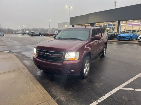 Used 2008 Chevrolet Suburban LT image 3