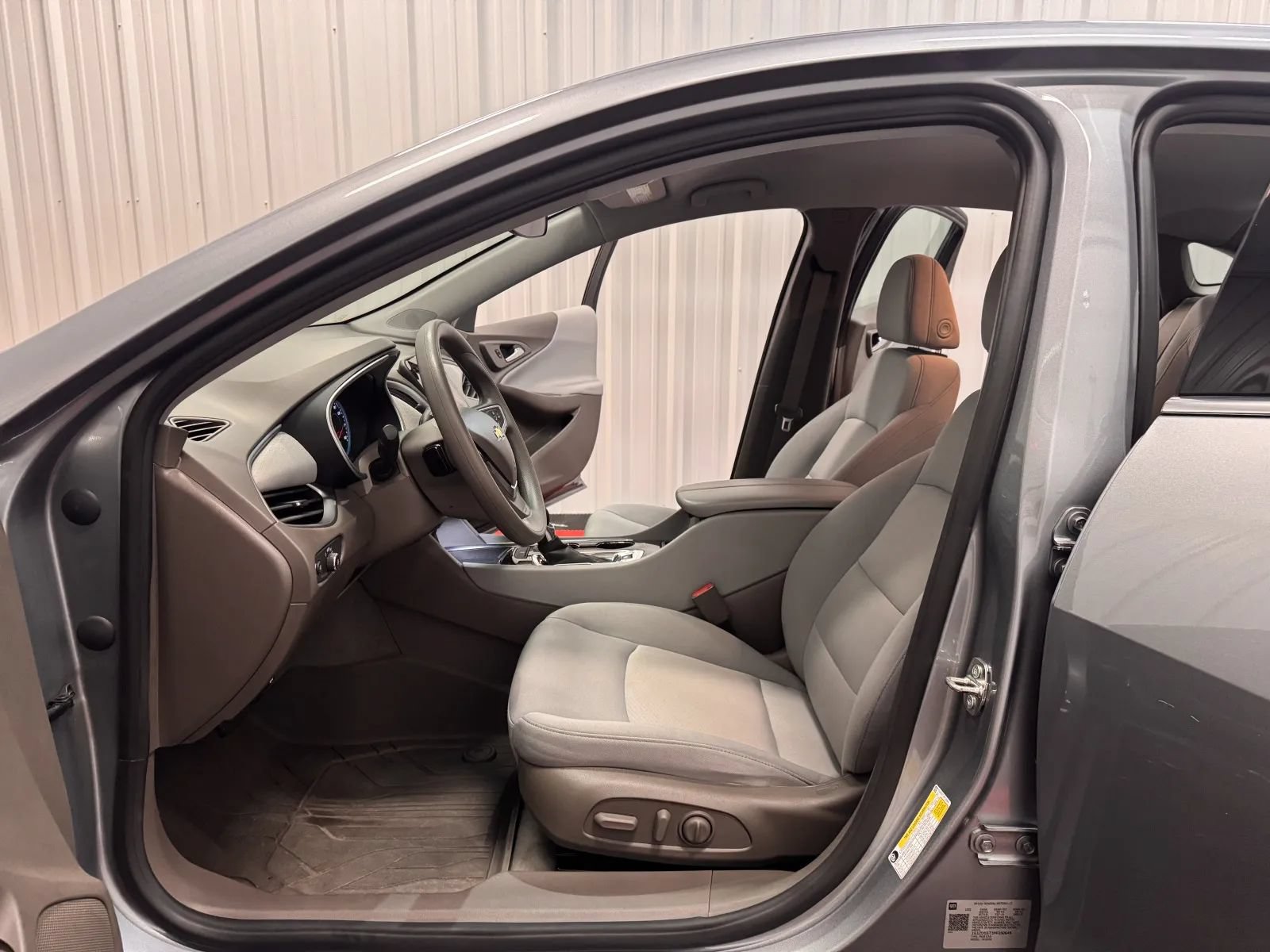 Used 2023 Chevrolet Malibu LT FWD image 34
