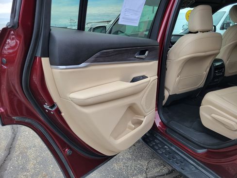 Used 2025 Jeep Grand Cherokee L Limited AWD/4WD image 19