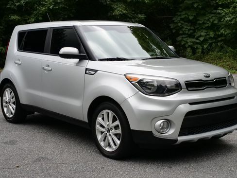Used 2019 Kia Soul + w/ Audio Package image 4