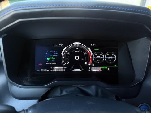 Used 2022 Toyota Tundra Platinum w/ Advanced Package AWD/4WD image 16
